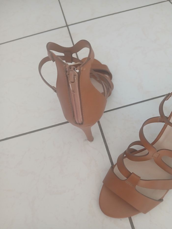 Chaussure ouverte à talon - photo numéro 3