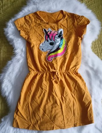 Robe avec licorne en sequins 8 ans