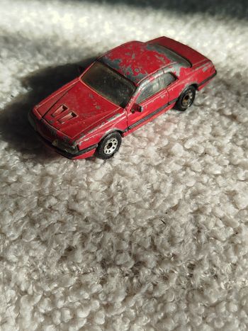 Voiture Matchbox Ford T-Bird 1987