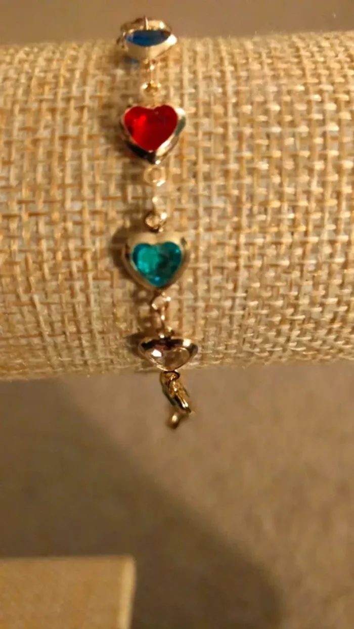 Bracelet doré avec cœurs multicolores, femme