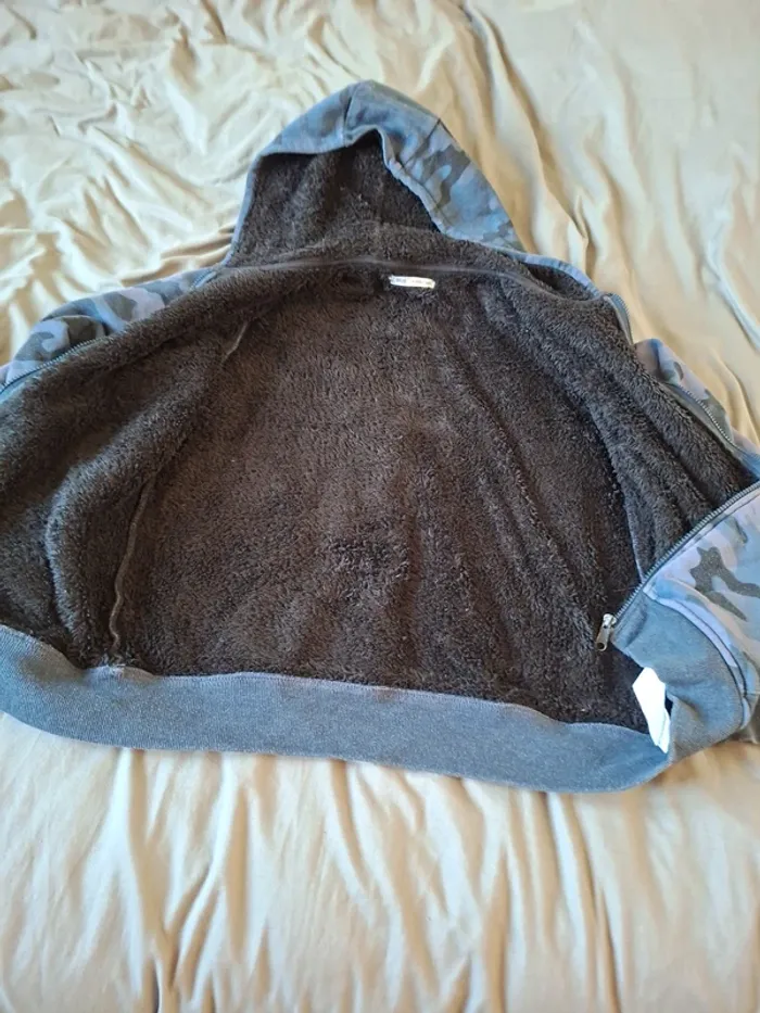 Veste à capuche fourrée 14 ans - photo numéro 3