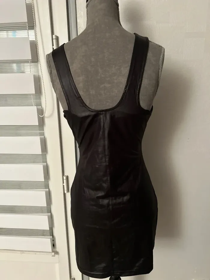 Robe noir mini - photo numéro 4