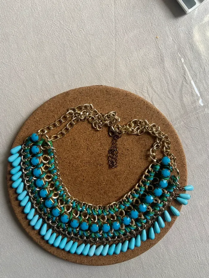 Collier bleu - photo numéro 2