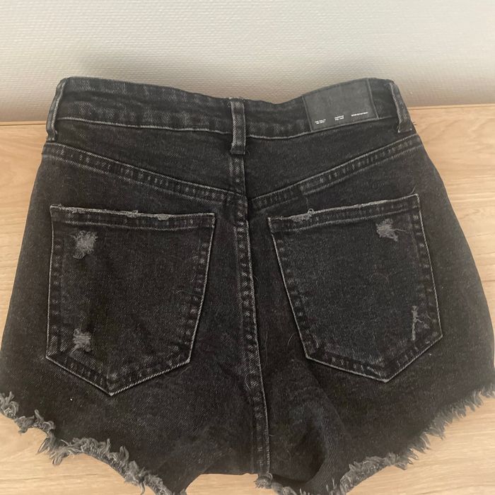 Mini short jean noir Bershka - photo numéro 2