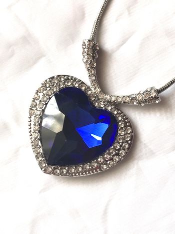 Collier Pendentif Gros Cœur Bleuté Amour Pierres Strass Chaîne Rigide Bijou Argenté Fantaisie Femmes