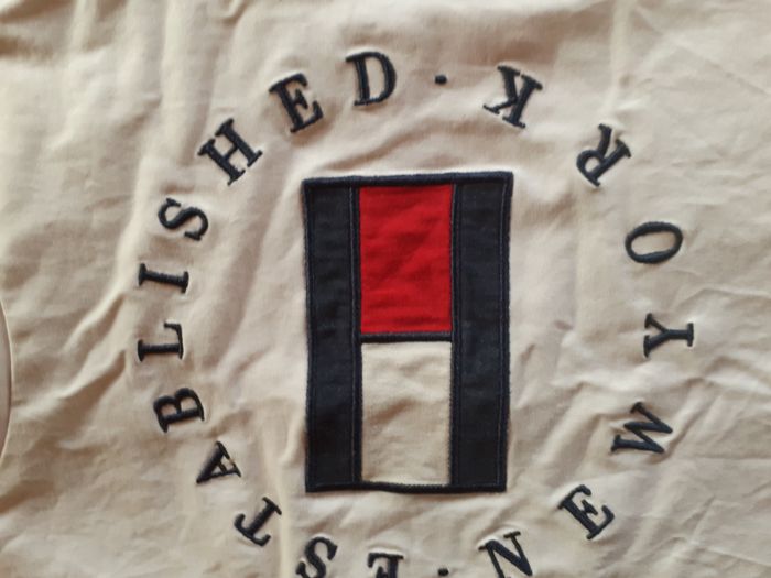 Tshirt Tommy Hilfiger 10-12 ans - photo numéro 2
