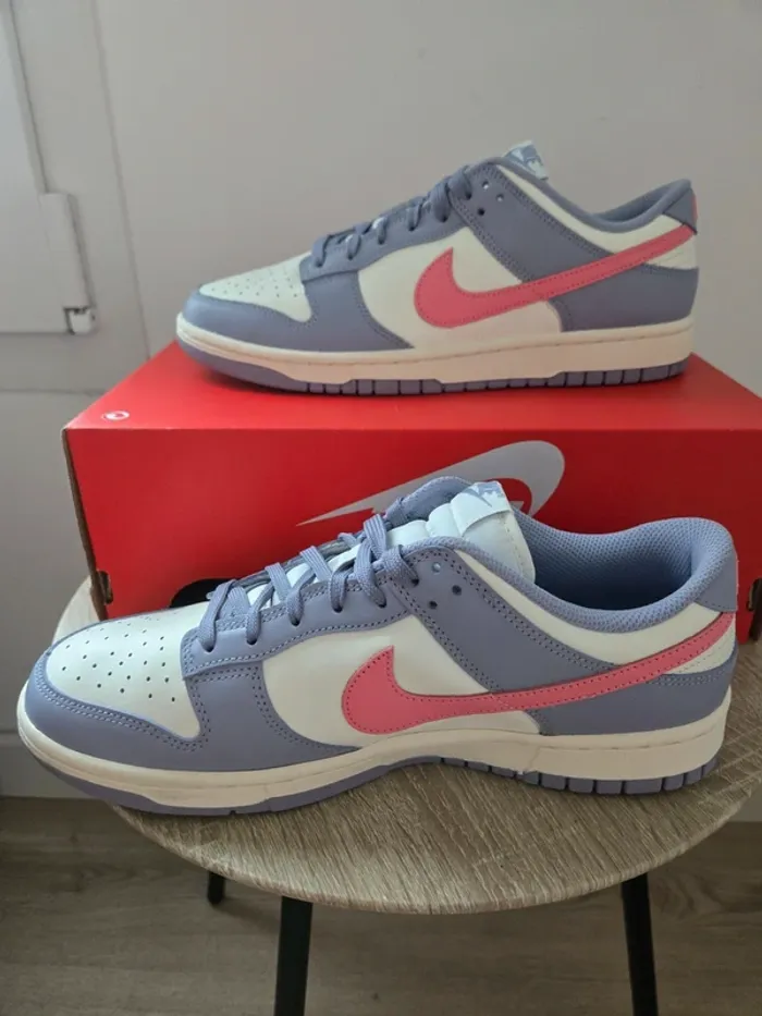Nike dunk low Taille 43 neuves blanc lila rose - photo numéro 3