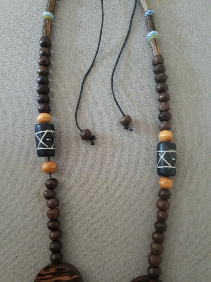 Grand sautoir en bois marron, bleu et blanc - photo numéro 4