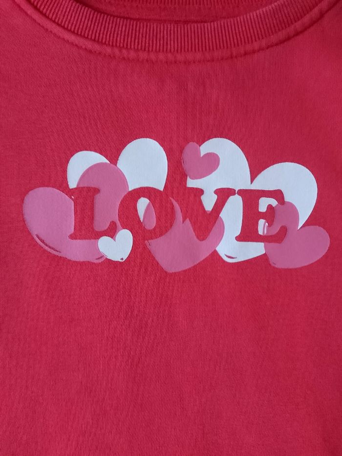 Sweat rouge love 10ans