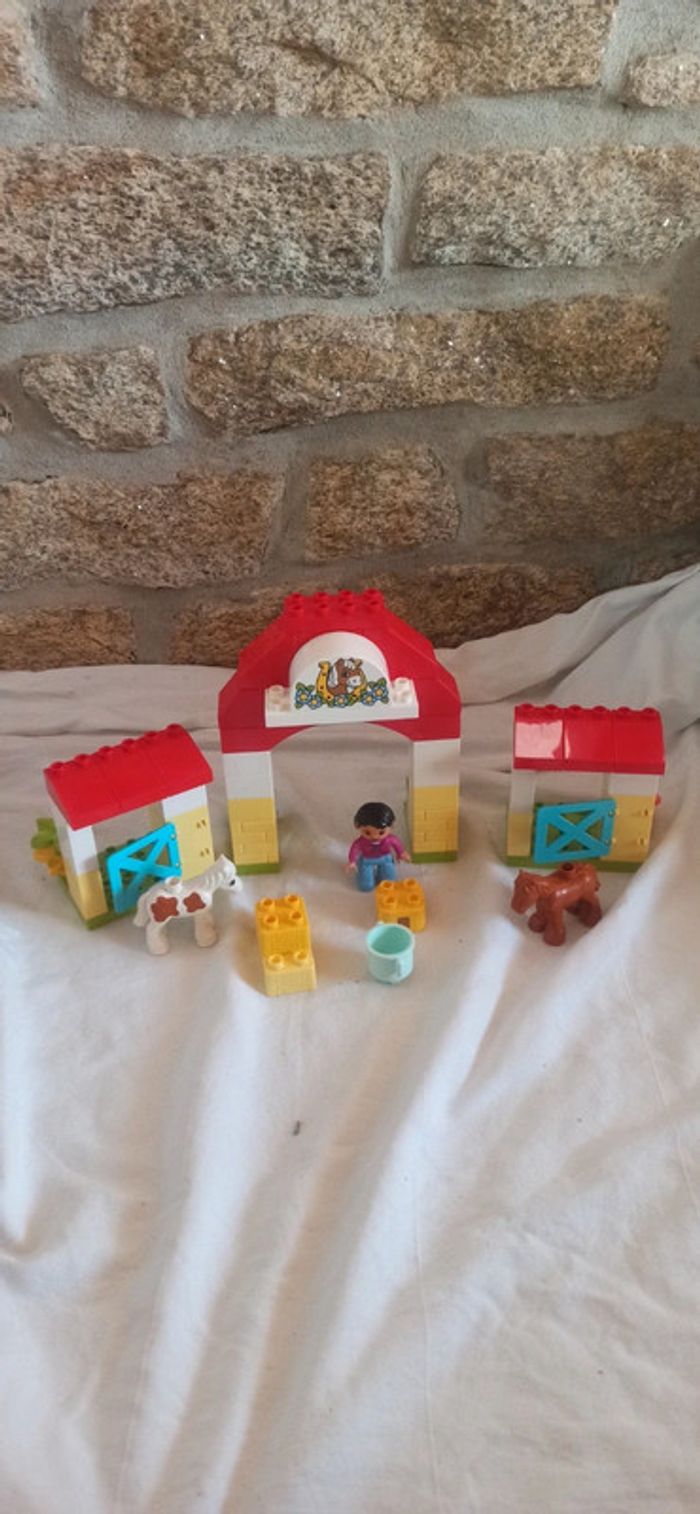 Écurie lego duplo avec chevaux