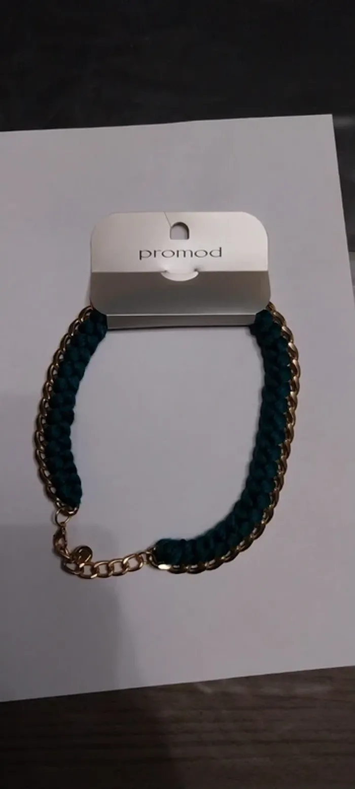 Collier vert et doré. Fantaisie neuf
