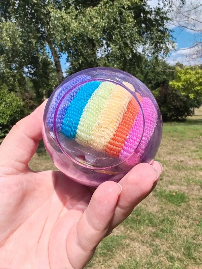 Lot accessoires de coiffures dans un oeuf violet - photo numéro 4