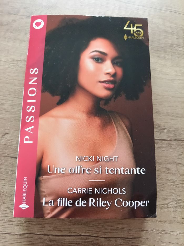 Une offre si tentante par Nicki Night / La fille de Riley Cooper par Carrie Nichols