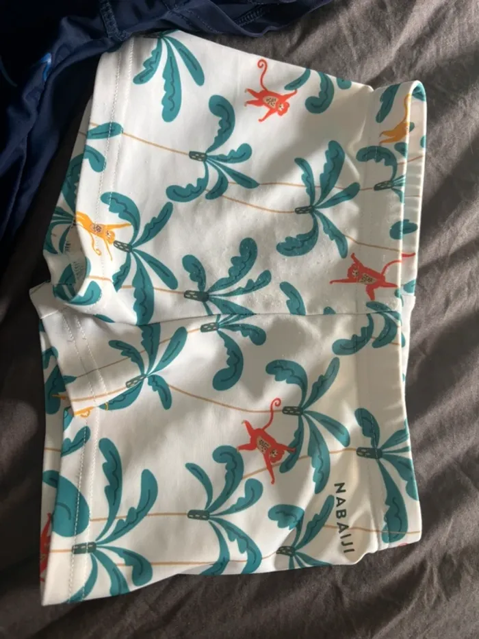 Combinaison anti uv 3 ans + maillot de bain 2 ans - photo numéro 3