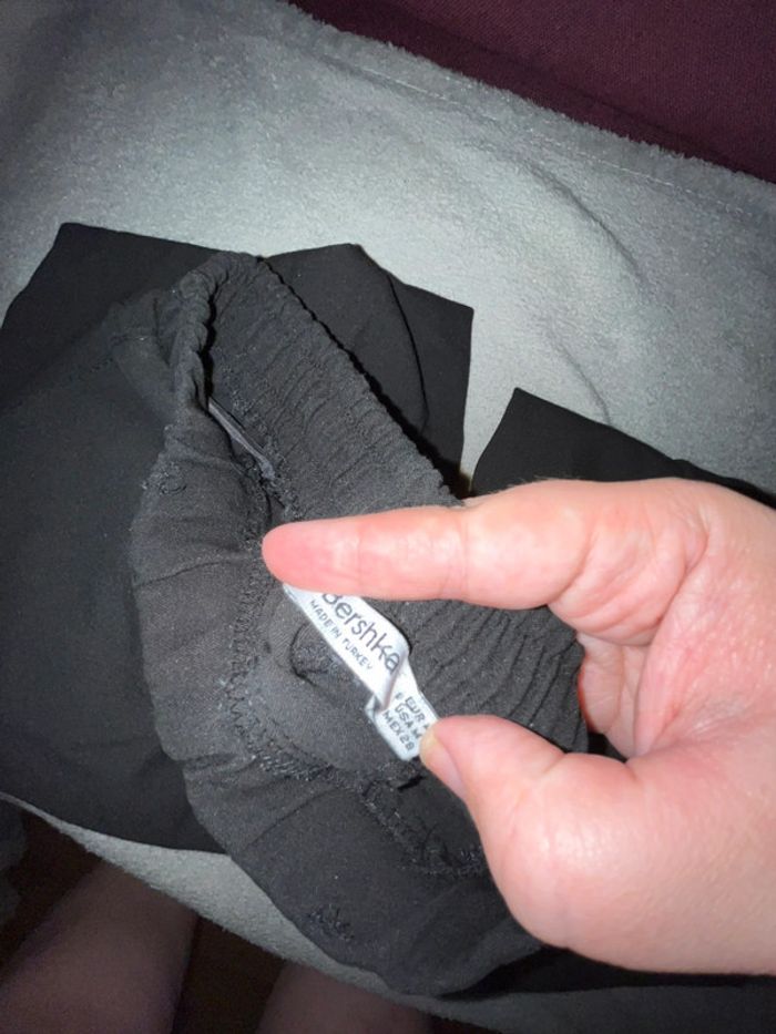 Pantalon noire - photo numéro 2