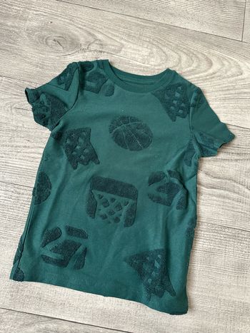T-shirt motif en relief