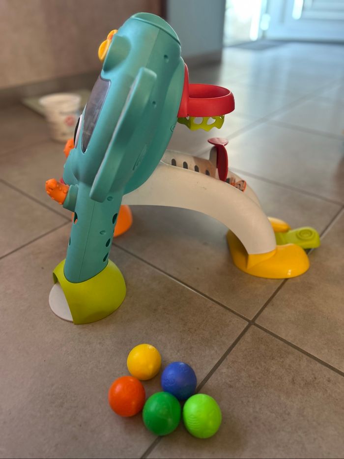 Éléphant avec balles - photo numéro 3