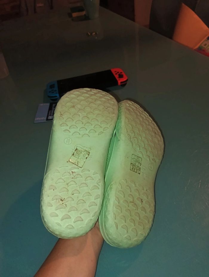 Sabot vert clair marque hipps taille 36/37 en excellent état - photo numéro 2