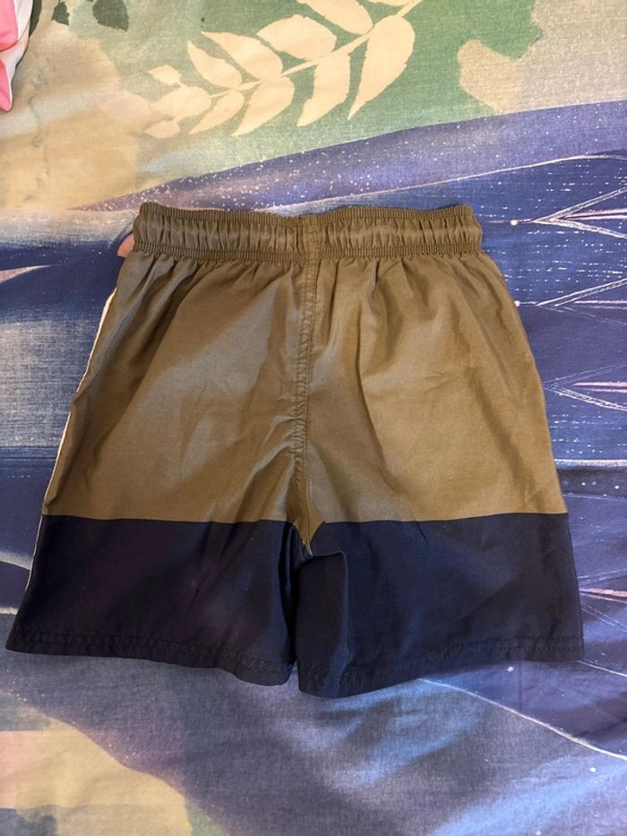 Short de Bain taille 8 ans - photo numéro 2