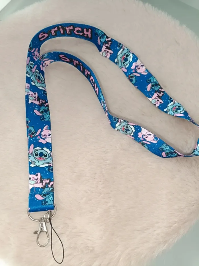 Porte cartes-Clefs🩷Lanière autour du cou 💙 Stitch