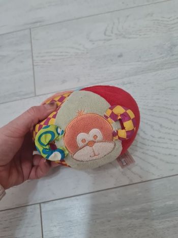 Peluche ballon grelots 1er âge