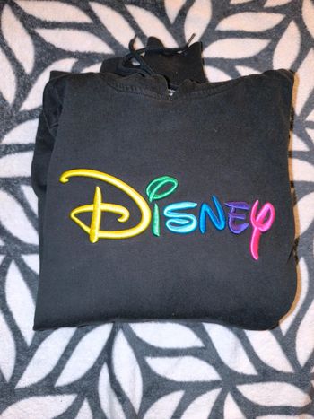 Sweat à capuche Disney logo relief