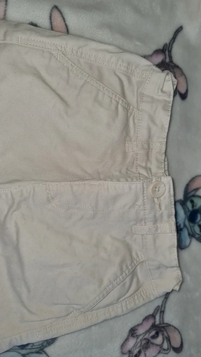 Short 4/5 ans en bon état - photo numéro 2