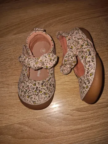 Ballerines bébé fleuries taille 18 avec nœud