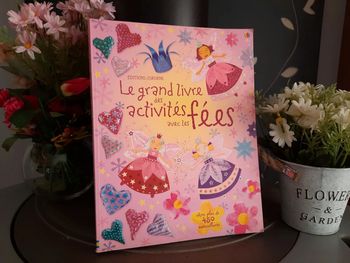 Le grand livre des activités avec les fées avec plus de 450 autocollants