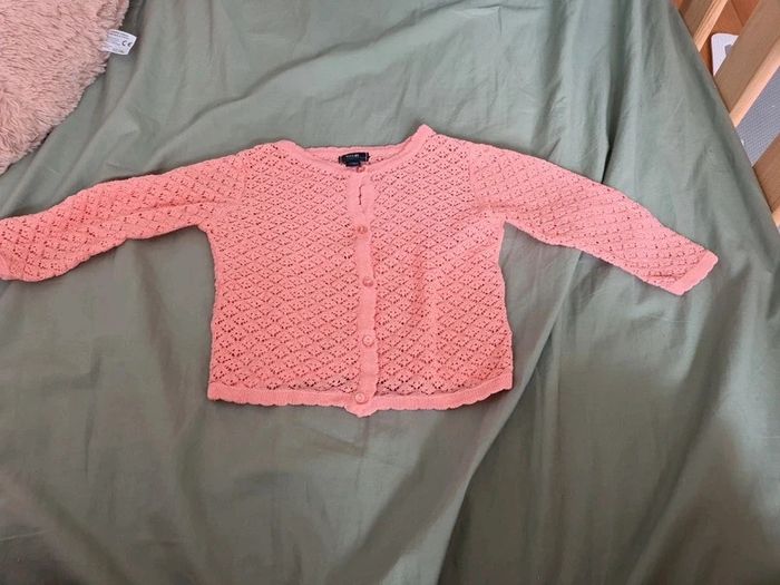 Gilet léger d'été rose.