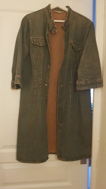 Veste longue en jean vieilli. T.40