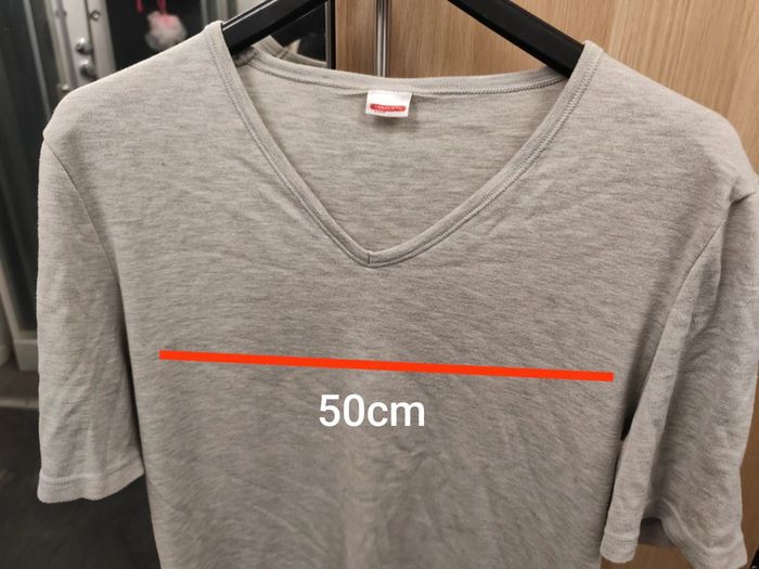 T-shirt gris col V - Taille L/XL (50 cm poitrine) - photo numéro 3