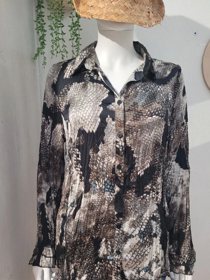 Chemise effet serpent