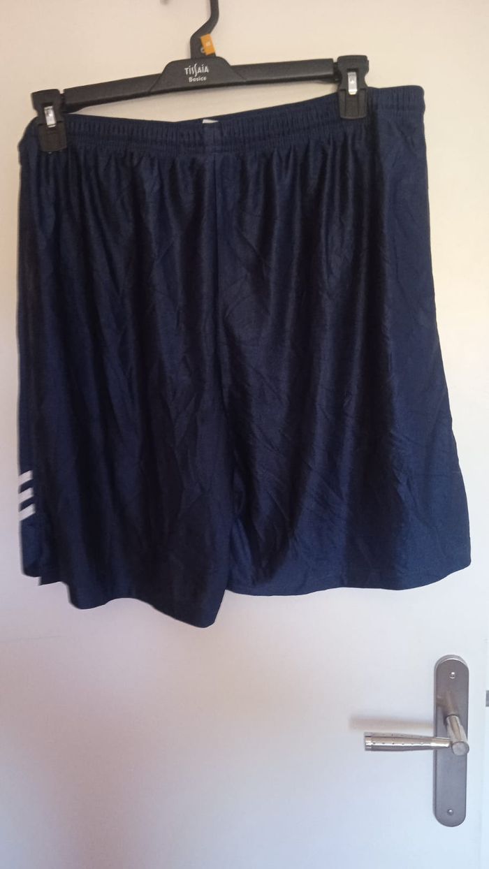 Short Pièce rare XL – Adidas bleu brillant, prêt à scorer ! - photo numéro 3