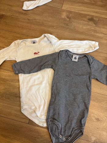 Lot bodies petit bateau 12 mois