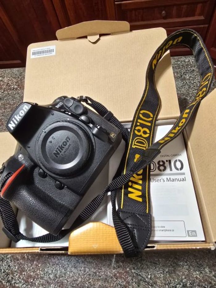 Appareil photo Nikon D810 dans sa boîte d'origine avec tous les accessoires - photo numéro 3
