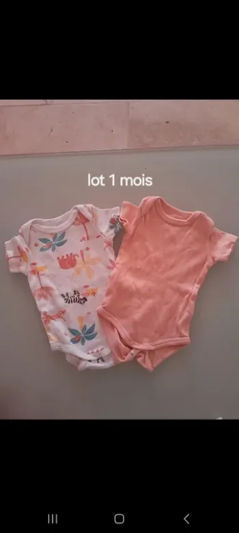 2 body MC fille 1 mois