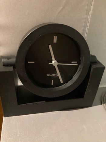 Mini horloge noire/argent à piles Hachette