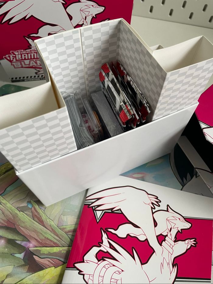 ETB EV10.5 Flamme Blanche - 9 boosters + Goodies - Reconditionné - photo numéro 3