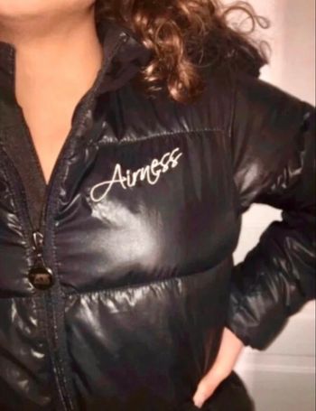 Doudoune couleur noir marque airness avec capuche et poches taille xs