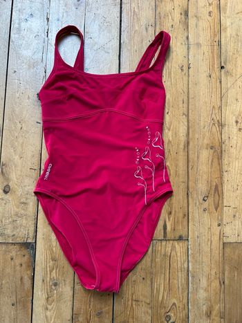 Joli maillot de bain rouge framboise 40 Decathlon