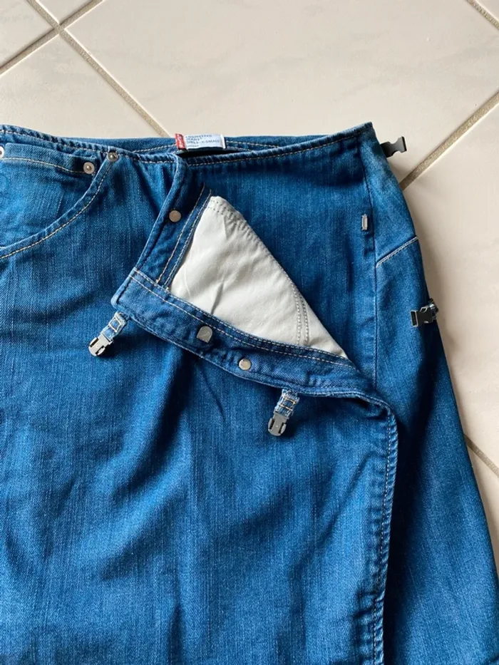 Jupe portefeuille en jean Levi’s vintage - Taille XS - Clips latéraux - photo numéro 4