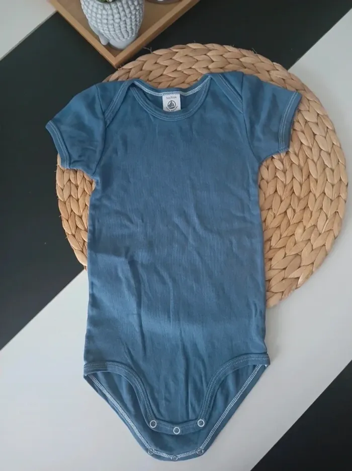 Bodies Petit Bateau Taille 24 mois🌿🦁