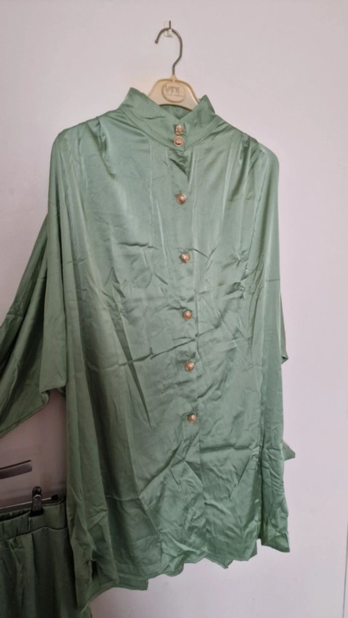 Ensemble satiné oversize taille S/M  avec étiquette - photo numéro 2