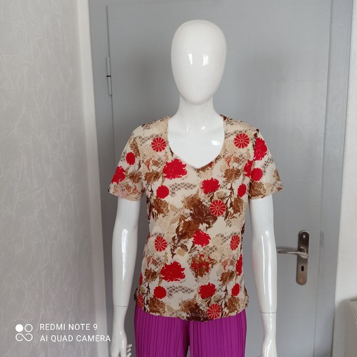 T-shirt à fleurs rouges t40/42/44 - photo numéro 3