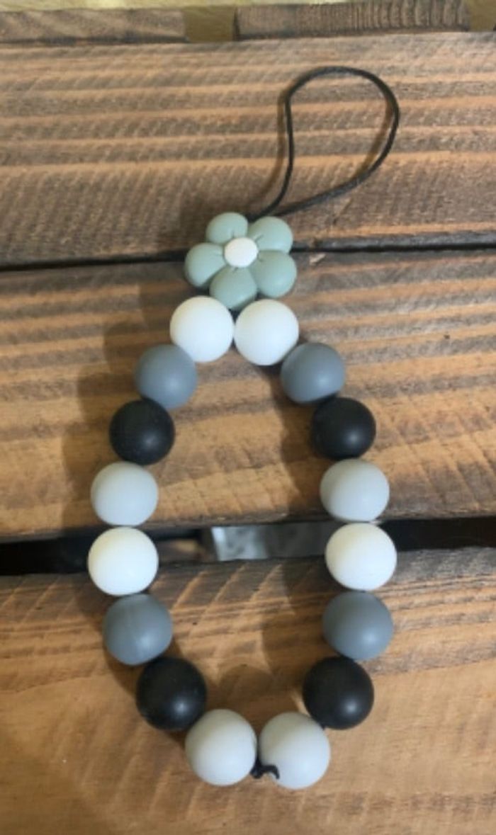 Bijou de portable avec des perles en silicone