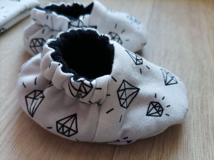Ensemble bonnet et chaussons mixte naissance - photo numéro 3