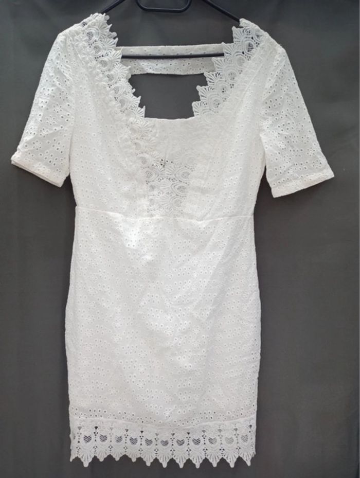 Superbe robe en dentelle doublée - photo numéro 6