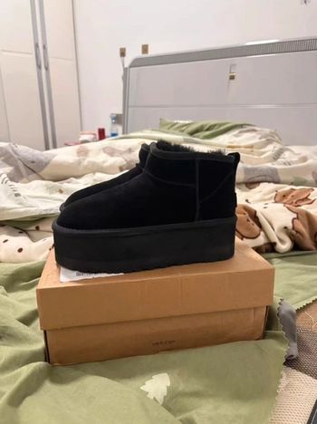 Bottes de neige UGG à talons hauts, noires, pointure 38