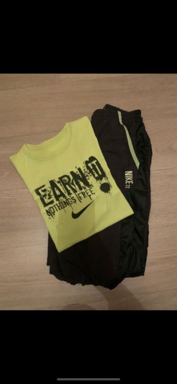 Ensemble tee shirt et jogging nike original taille 12/13ans couleur gris anthracite